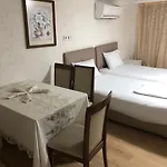 Mila Boutique&apt *