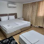 Mila Boutique&apt *